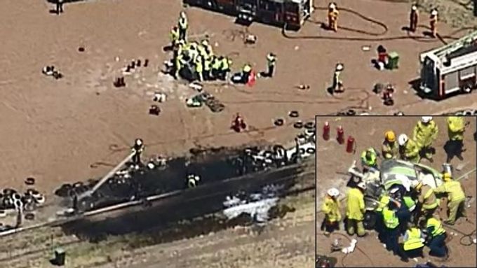 Britský jezdec Sean Edwards zahynul poté, co Porsche řízené australským mladíkem vrazilo v plné rychlosti do bariér a začalo hořet.
