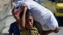 Displaced Palestinians, fleeing northern Gaza move southward, in the central Gaza Strip