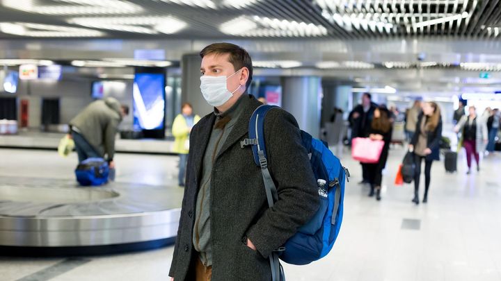 Velká Británie plánuje rozvolňování. Lidé rezervují dovolené a kupují letenky