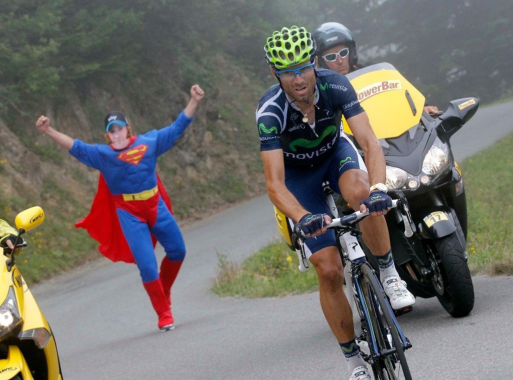 Alejandro Valverde a fanoušek, 17. etapa Tour de France 2012