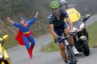 FOTO Fanoušci naháněli Valverdeho, lapit ho chtěl i Superman