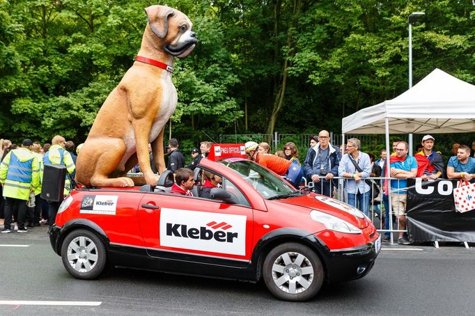 Reklamní karavana Tour de France baví lidi už od roku 1930