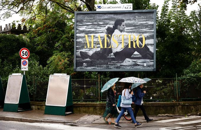 K nejočekávanějším filmům letošního ročníku patří Maestro, což je životopisný snímek o dirigentovi Leonardu Bernsteinovi...