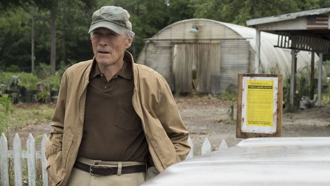 Osmaosmdesátiletý Clint Eastwood ve vlastním filmu ztvárnil hlavní roli.