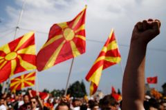 Ve Skopje protestují tisíce Makedonců, chtějí odvolání prezidenta i vlády kvůli sporným milostem