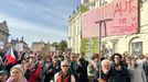 Demonstrace proti Petru Macinkovi na Hradčanském náměstí.