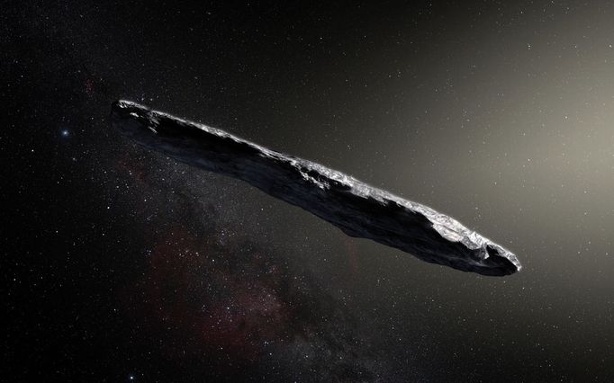 Oumuamua je objekt z jiné sluneční soustavy, který v říjnu proletěl naší Sluneční soustavou.