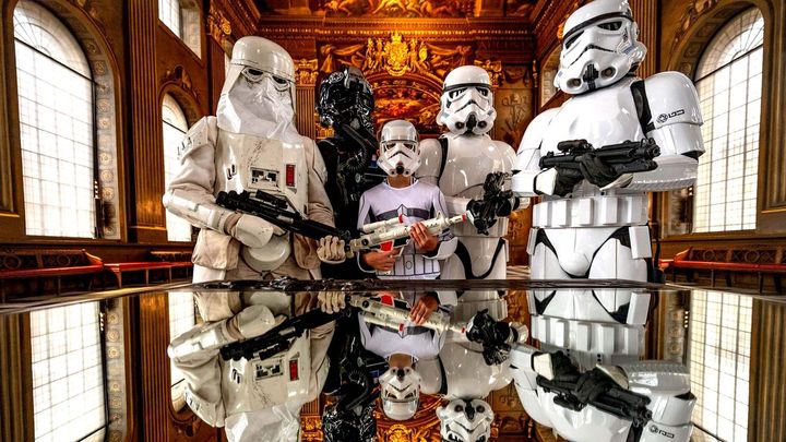 Obrazem: Darth Vader a jeho armáda dobývají Old Royal Naval College; Zdroj foto: Reuters