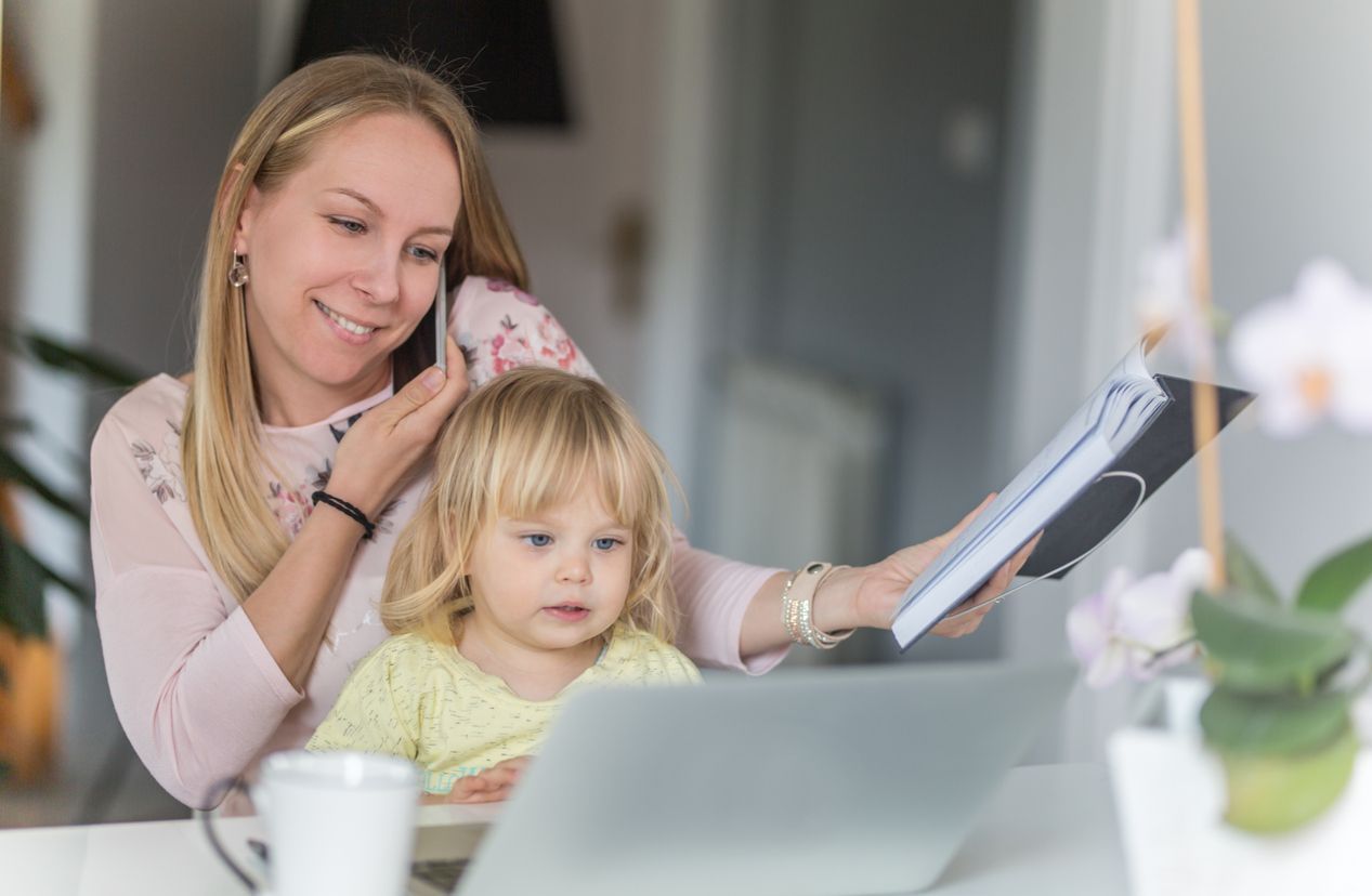 Home office s dětmi, žena