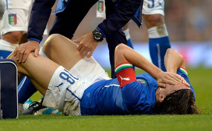 Zraněný Riccardo Montolivo během přátelského utkání