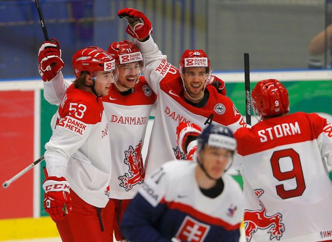 MS 2015, Slovensko-Dánsko: Patrick Bjorkstrand (druhý zleva) slaví gól v síti Slovenska