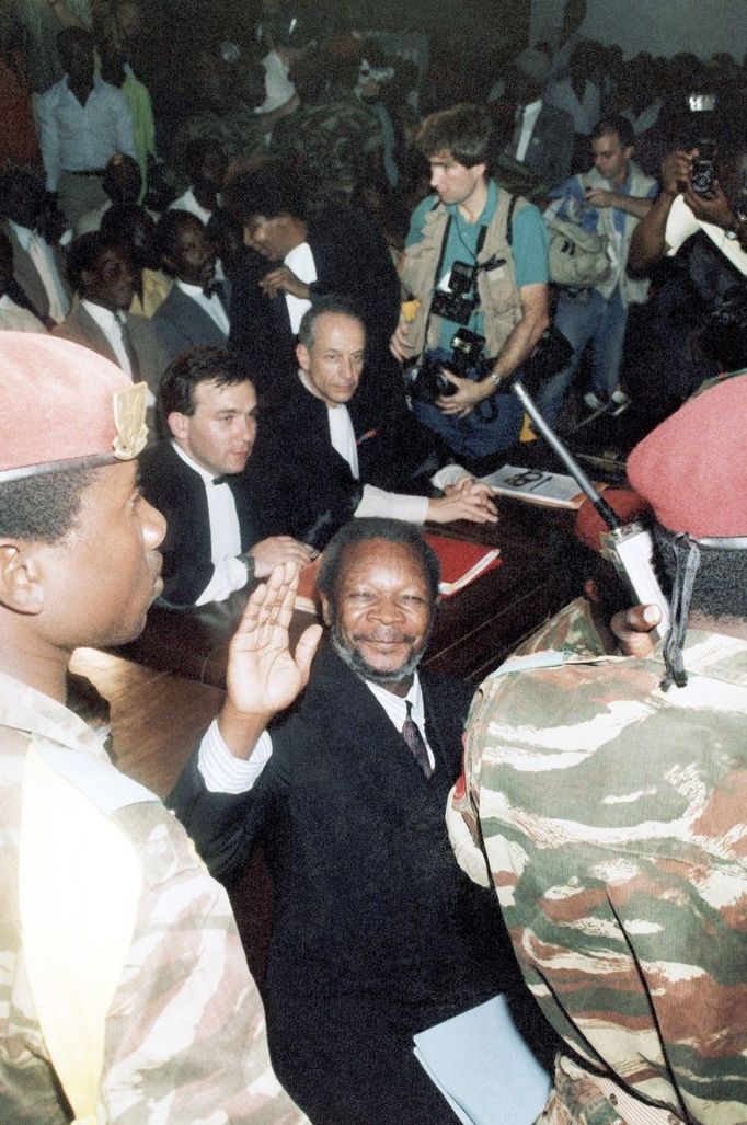 Bývalý diktátor Středoafrické republiky Jean-Bédel Bokassa před zahájením soudního procesu v Bangui ve Středoafrické republice. Snímek z roku 1986.