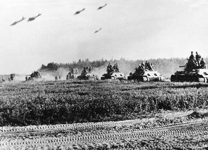 Archivní fotografie z  Kurském oblouku v Rusku, kde se odehrála v červenci 1943 největší tanková bitva druhé světové války. V ní Rudá armáda svaz definitivně zvrátila děn