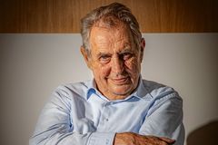 Zeman odhaluje svůj plán: Vondráček na zahraničí, Konečná jako sociální demokratka