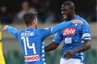 Neapol porazila Chievo a oddálila mistrovské oslavy Juventusu