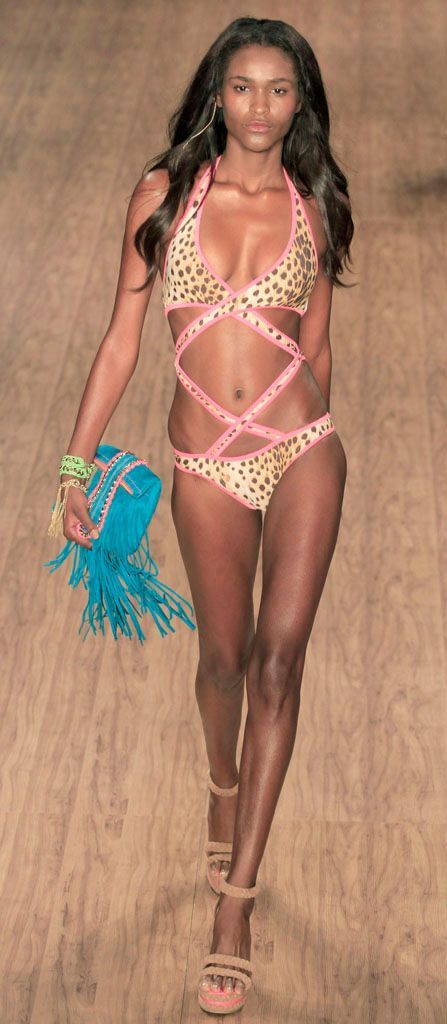 Léto ještě nezačalo, a už jsou tu plavky pro léto 2012