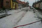 Až 30 centimetrů krup, hasiči na Znojemsku zasahovali u desítky událostí