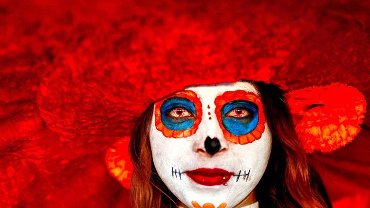 Škoda tyhle fotky minout: Memento mori, klídek a tabáček nebo divoká Melissa