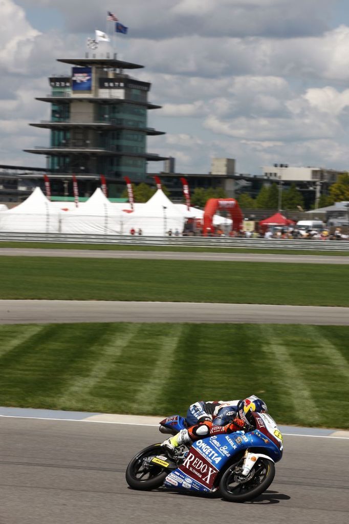 Jakub Kornfeil v kvalifikaci v Indianapolis 2012