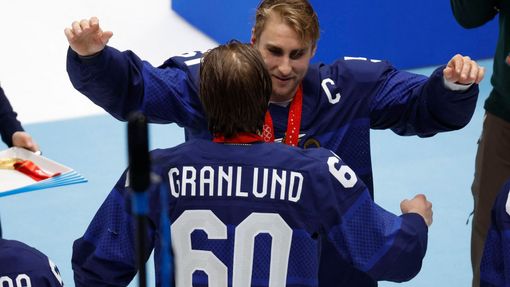 Markus Granlund při předávání zlatých medailí