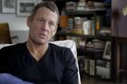 Armstrong se přiznal k dopravní nehodě a vyvázl s pokutou