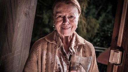 Teroristka s Janžurovou je Tarantino pro důchodce. Zneužívá velmi dobré herce