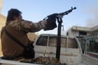 Periskop: Francie neotálí, chce vyzbrojit syrské rebely
