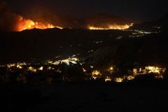 Kanárské ostrovy v ohni. Stovky lidí byly evakuovány