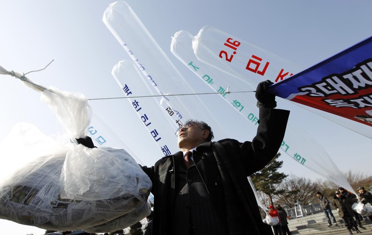 KLDR slaví sedmdesátiny Kim Čong-ila, aktivisté protestují