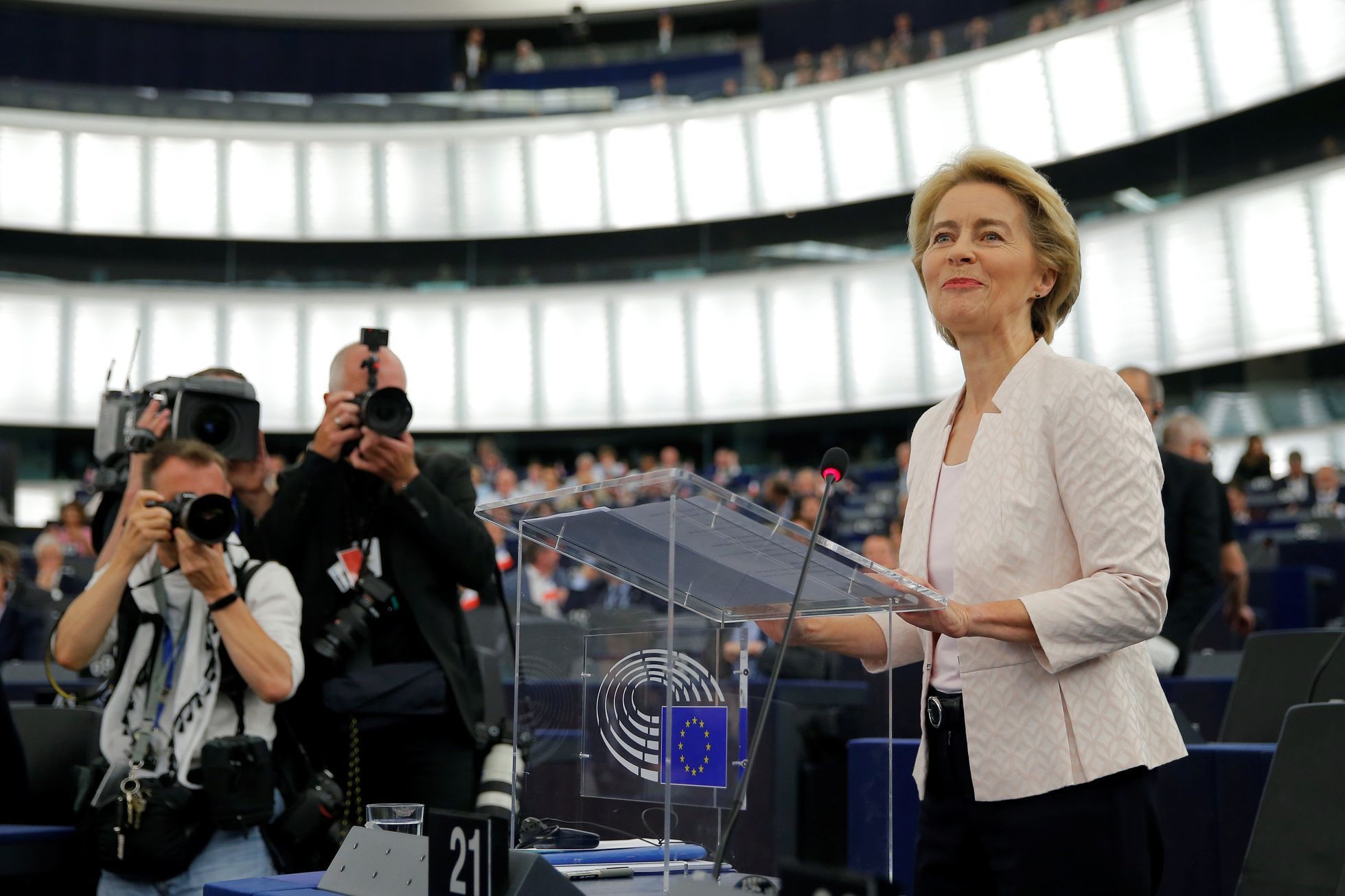 Ursula von der Leyen mluví v Evropském parlamentu 16. července