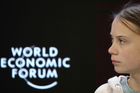 Sázet stromy nestačí, musíme úplně zastavit emise, řekla Thunbergová v Davosu