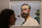 Proč se umělec stylizoval jako kuřák. Národní galerie otevřela tři výstavy