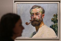 Proč se umělec stylizoval jako kuřák. Národní galerie otevřela tři výstavy