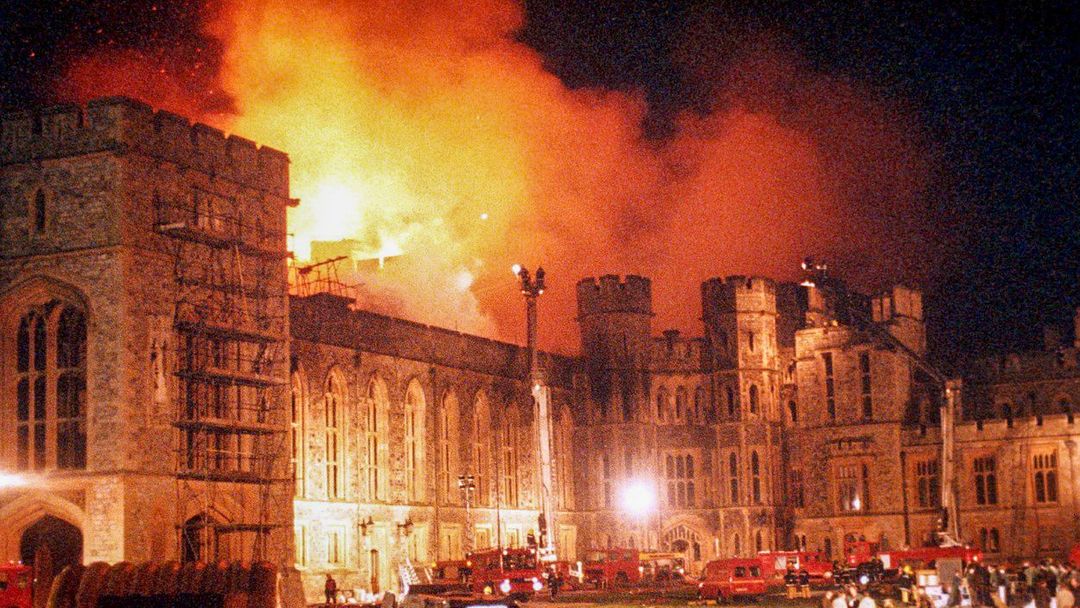 V roce 1992 vypukl v zámku Windsor, který slouží jako letní sídlo britské královské rodiny, rozsáhlý požár. Do provozu byl uveden po rekonstrukci až 17. listopadu 1997.