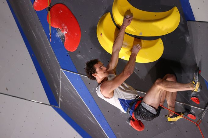 Sportovní lezec Adam Ondra ve finále na OH 2020