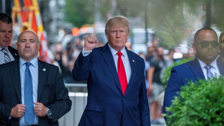 Ze soudu s Trumpem nesmějí být fotky ani videa, před budovou se čekají protesty