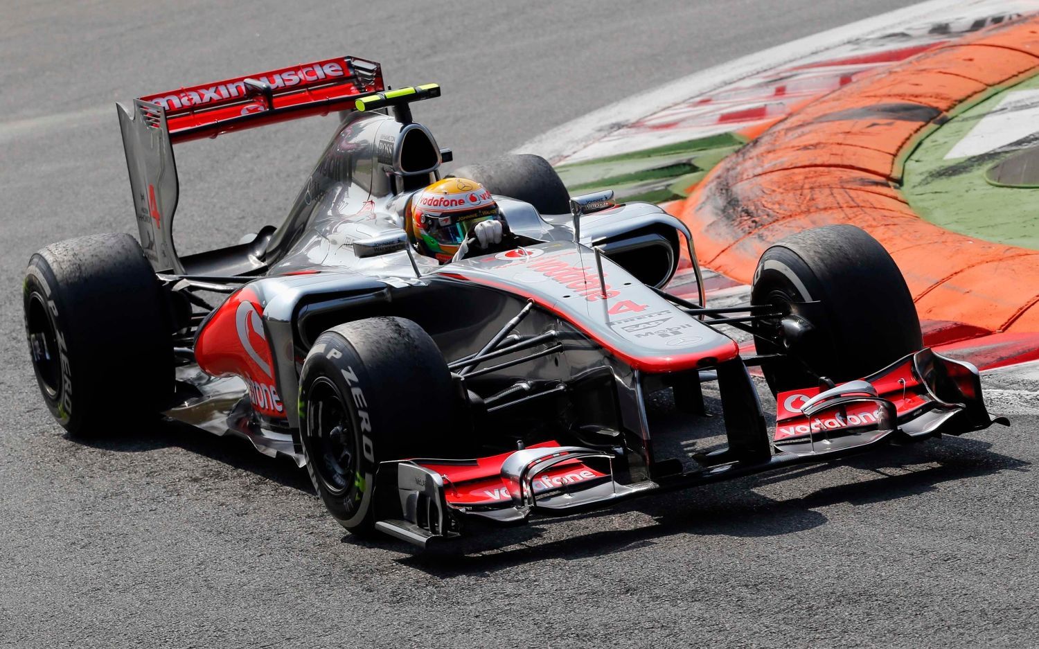 Britský jezdec F1 Lewis Hamilton z McLarenu ve Velké ceně Itálie.