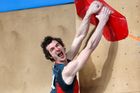 Stoprocentní Ondra. Český lezec ovládl i druhý závod Světového poháru v boulderingu