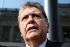 Zemřel peruánský exprezident. Střelil se do hlavy, když ho přišla zatknout policie