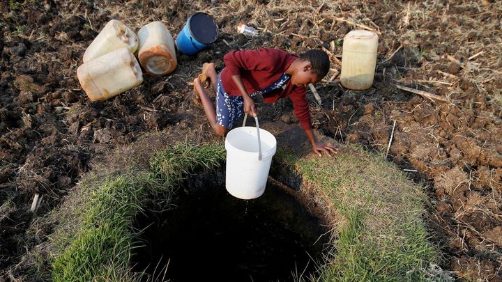 Foto: Čistá voda jen na týden, pak hrozí cholera. Obyvatelé Zimbabwe strádají žízní