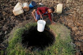 Foto: Čistá voda jen na týden, pak hrozí cholera. Obyvatelé Zimbabwe strádají žízní