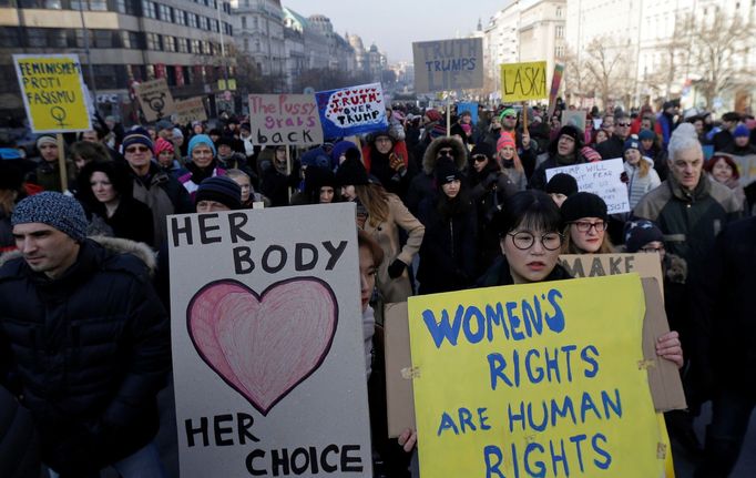 Sobotní demonstrace proti Donaldu Trumpovi na pražském Václavském náměstí.