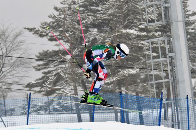 Nikol Kučerová na trati olympijského skikrosu