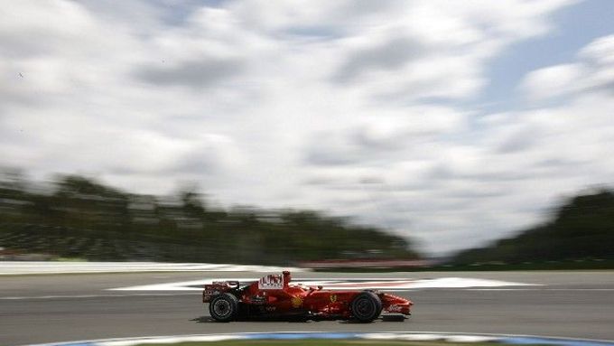 Kimi Räikkönen zažil dva špatné závody. Pomůže mu "žraločí ploutev"?