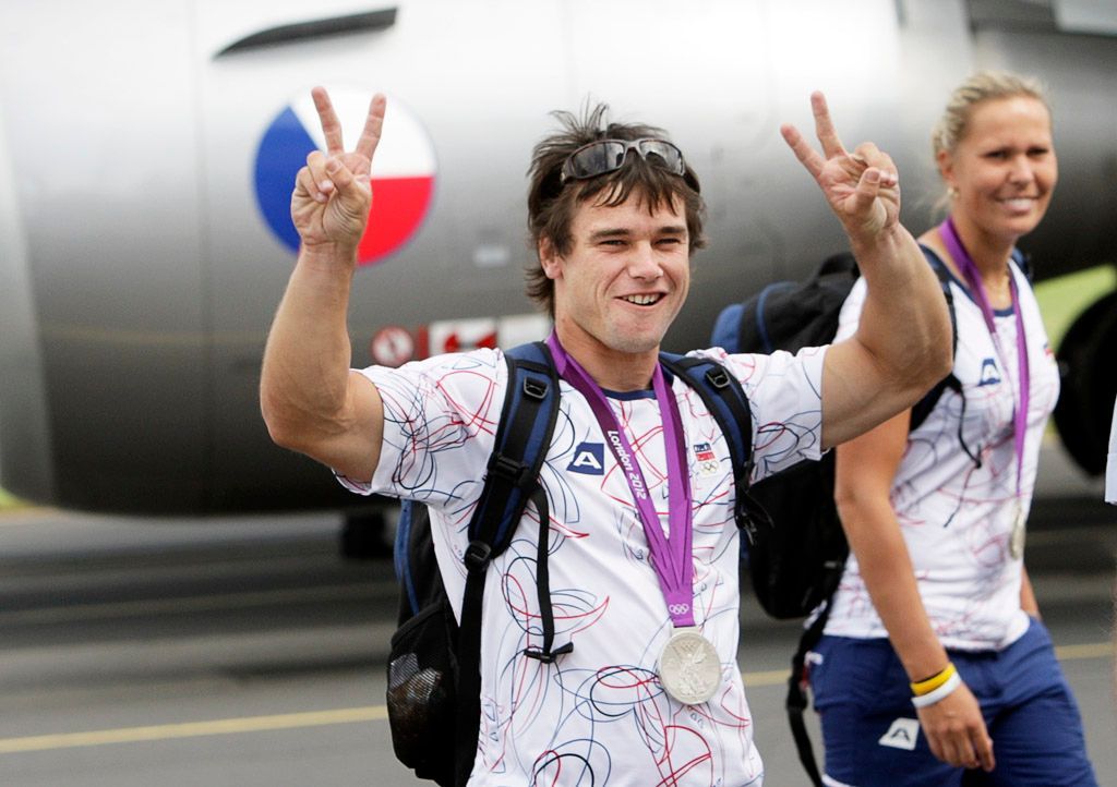 Český stříbrný medailista Vavřinec Hradilek po příletu do Prahy z OH 2012 v Londýně.
