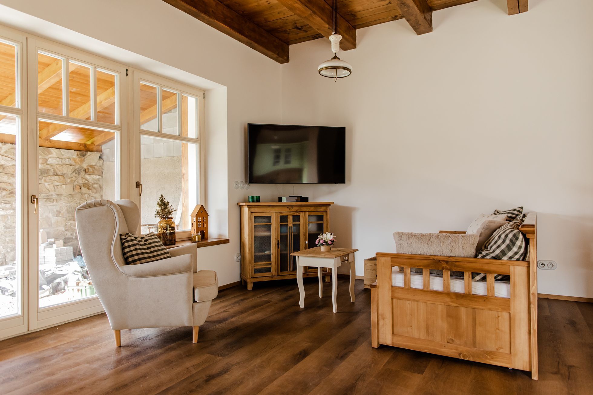 domeček v chaloupkách, dům, rekonstrukce, vesnice, stavení, ateliér, apartmán