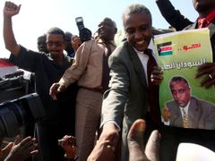 V Súdánu nyní probíhá předvolební kampaň. Na snímku kandidát opoziční strany Súdánské lidové osvobozenecké hnutí (SPLM) Jásir Arman