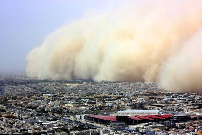 A huge sandstorm engulfs the Saudi capital of Riyadh, Saudi Arabia, Tuesday, March 10, 2009. The storm, which was still raging hours after it started, disrupted flights at the city's King Khalid International airport, with weather authorities announcing that visibility would drop to zero, and warning residents to take precautionary measures. (AP Photo/Jad Saab)