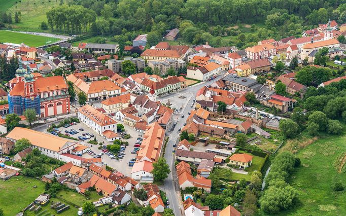 Labe z výšky: letecké fotografie od Mělníka po Pradubice