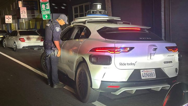 Policie je bezradná. Autonomní auta páchají přestupky, pokuty ale nikdo neplatí; Zdroj foto: San Bruno Police Department